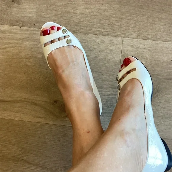 Michelle D White Patent Leather open toe slip in shoes flats Sz 6 M - Picture 5 of 13